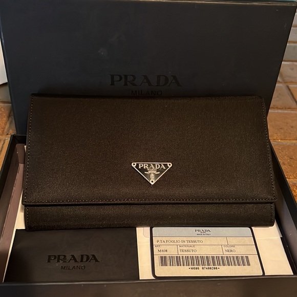 SOLD 🥰 Black Prada Tessuto Nero - Picture 4 of 5